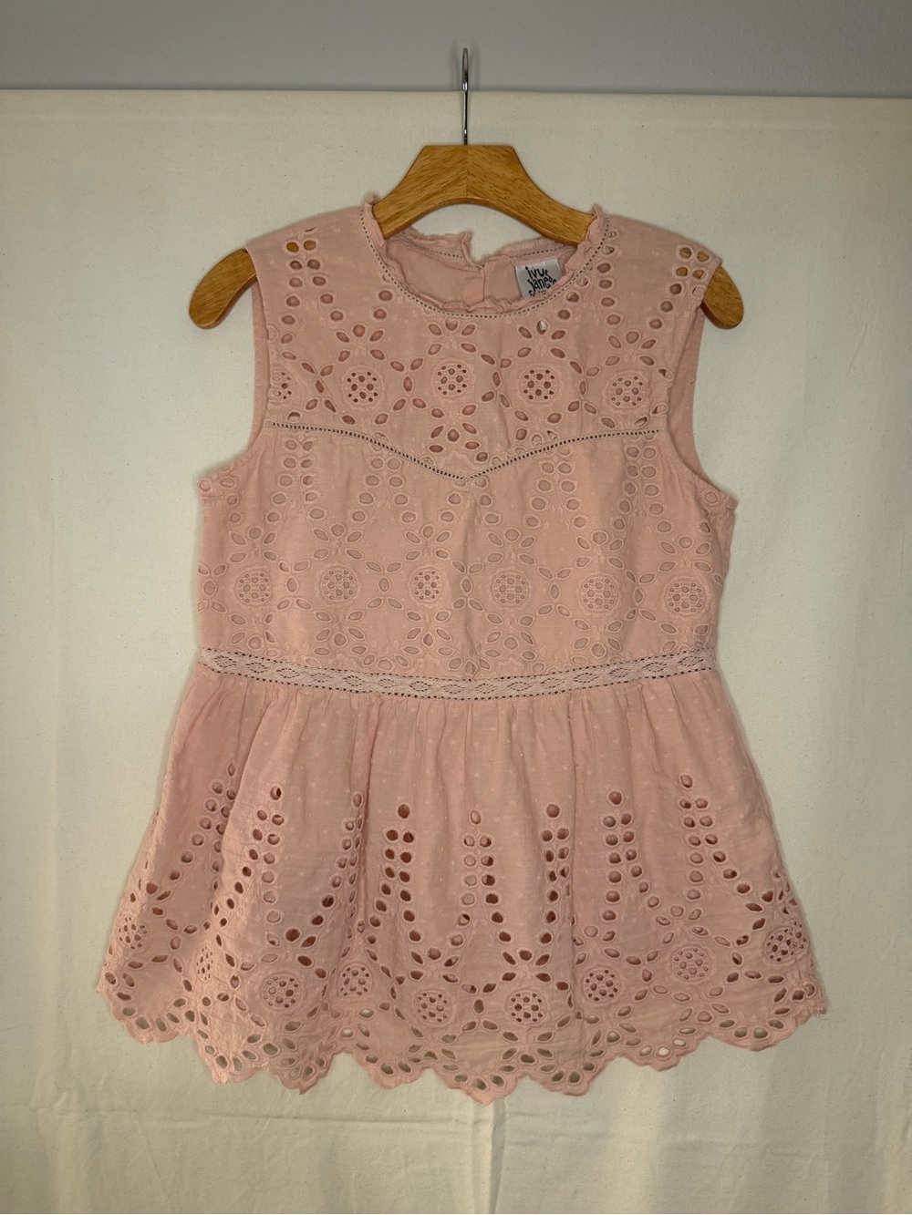 3/$20 ivy jane Pink Eyelet Sleeveless Blouse Button Down Back